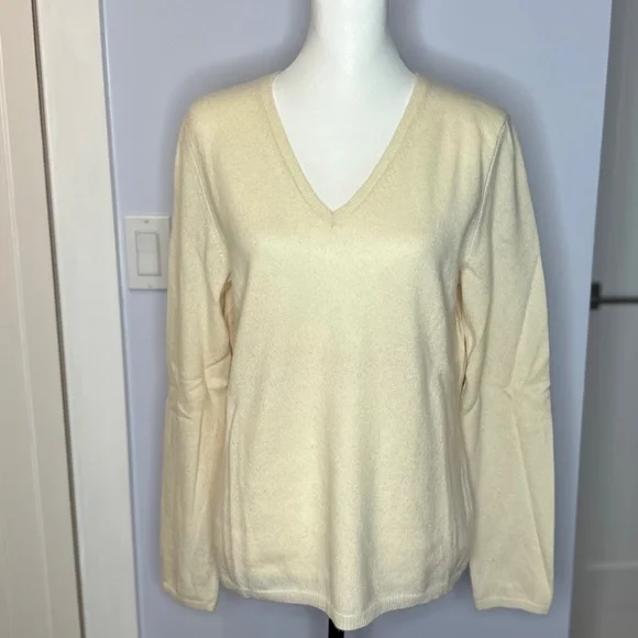 Sutton Studio Winter White/cream v-neck cashmere sweater. Size XL. Like new! - Picture 1 of 5